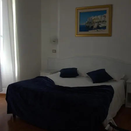 Madrid Bed & Breakfast 2*