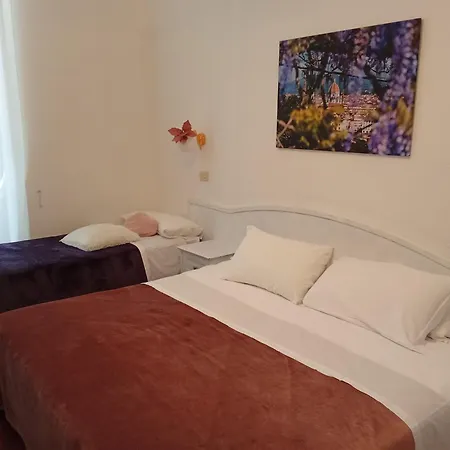 Madrid Bed & Breakfast 2*